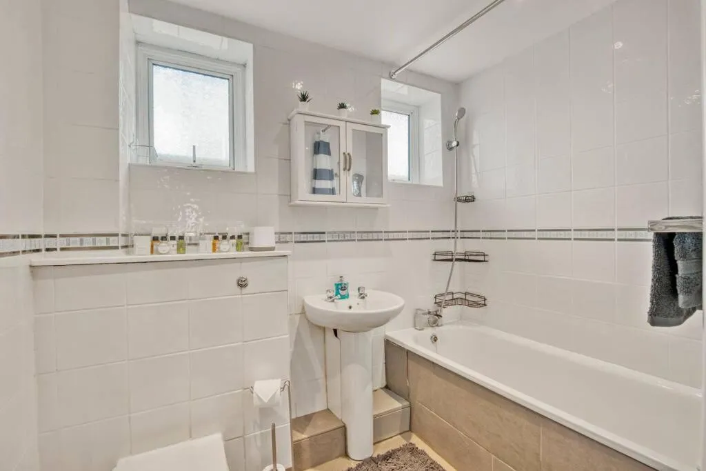 Image 3 of Lovely 3-Bed Clapham Common