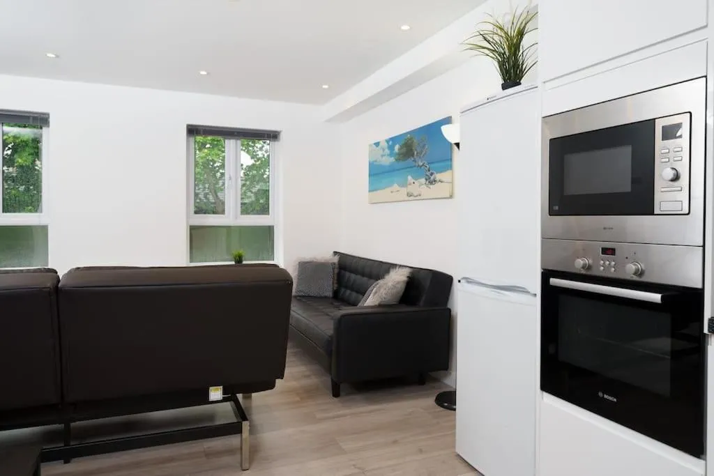 Image 4 of Lovely 3 Bed Flat in a Great Location in London