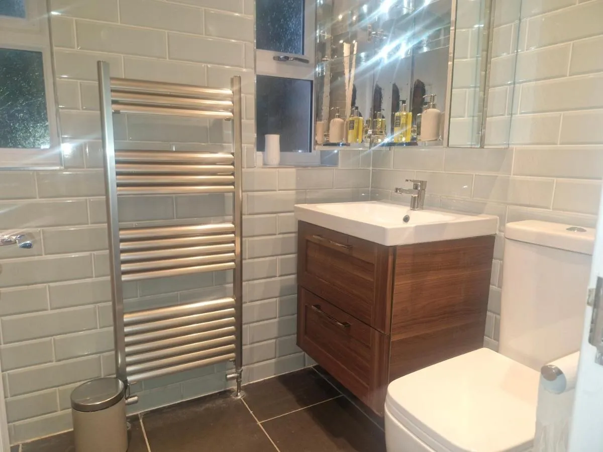 Image 3 of Lovely 3 Bed Wimbledon & Garden