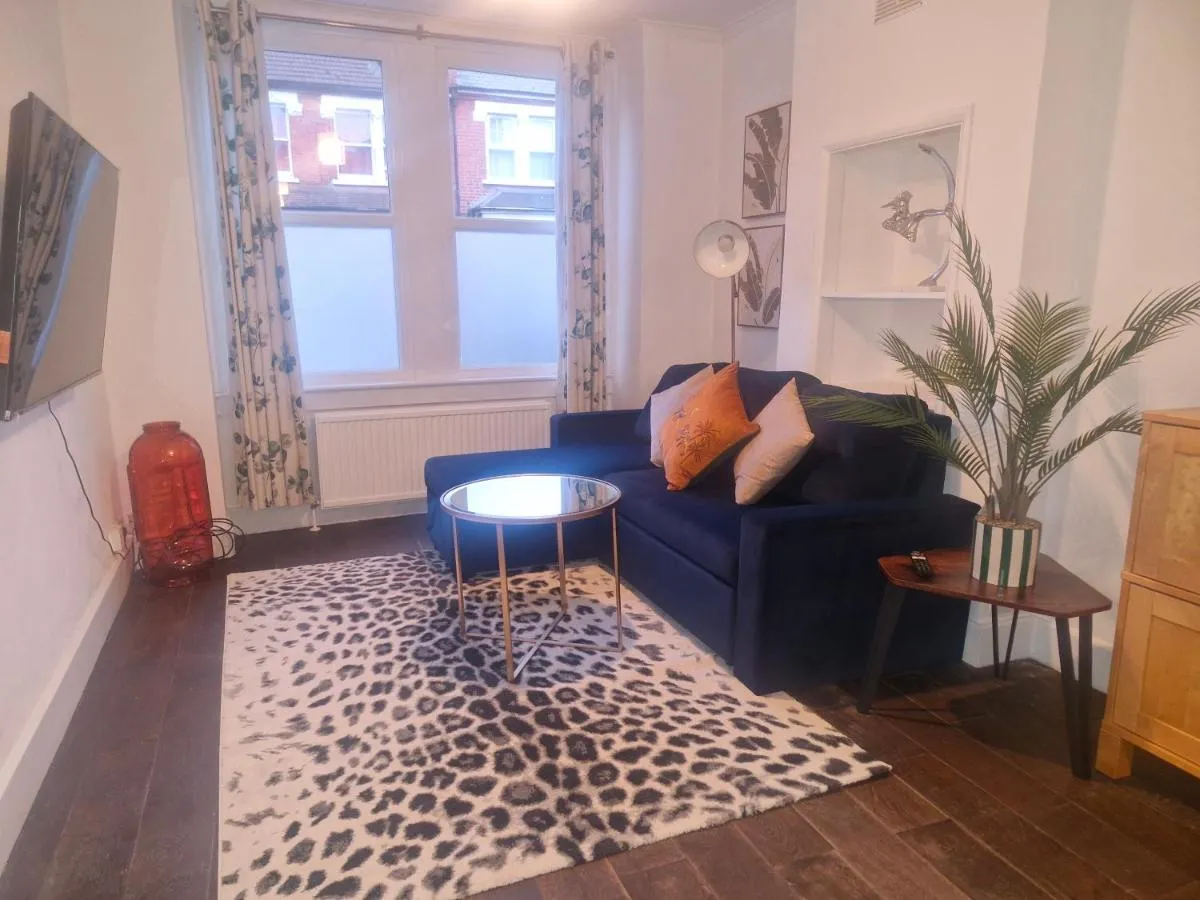 Image 5 of Lovely 3 Bed Wimbledon & Garden