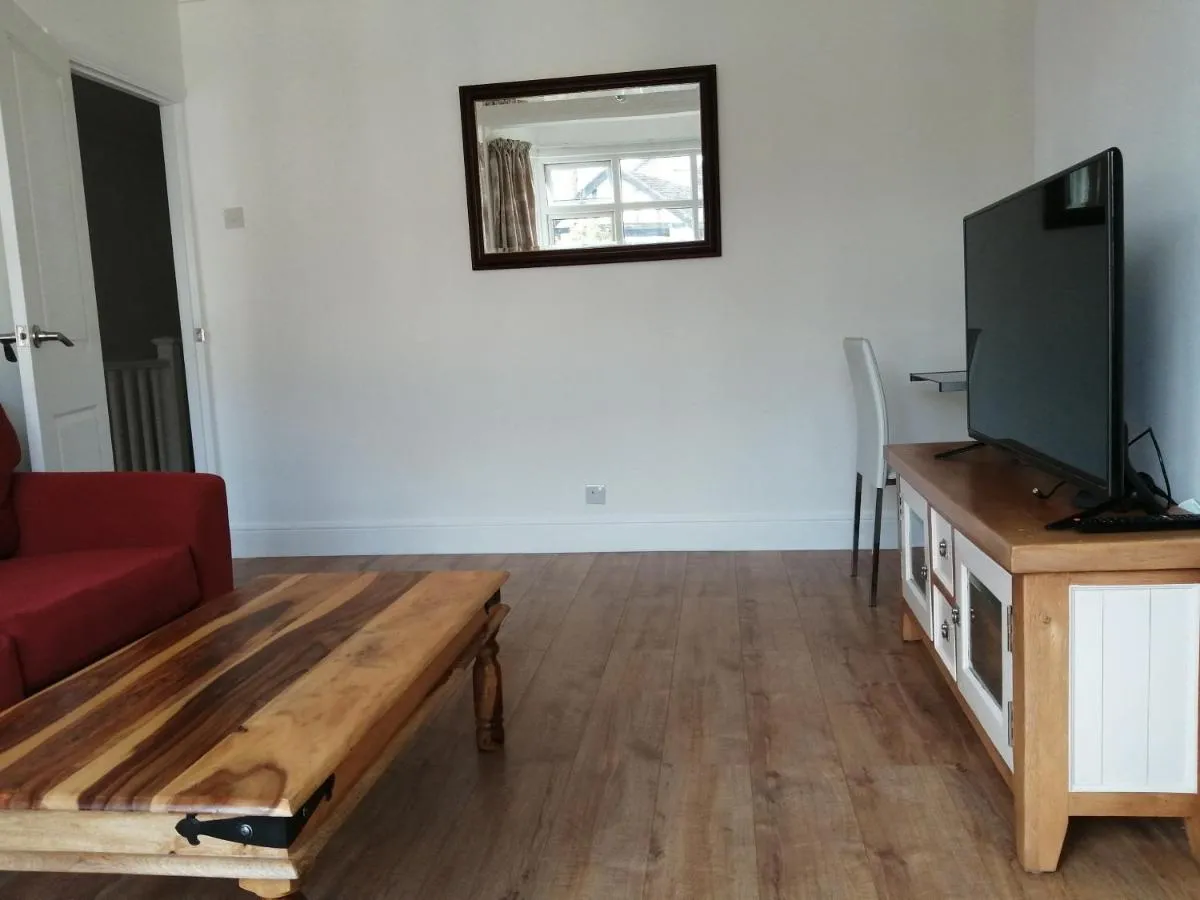Image 5 of Lovely 3 Bedrooms Flat Near Romford Station With Free Parking