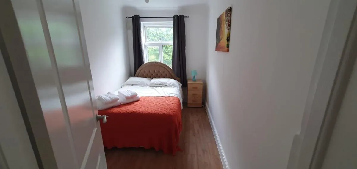 Image 2 of Lovely 3 Bedrooms Flat Near Romford Station With Free Parking