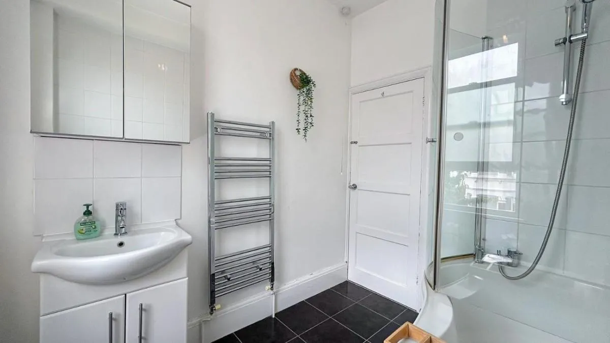 Image 3 of Lovely 3 bedroom maisonette with private roof terrace in Hammersmith