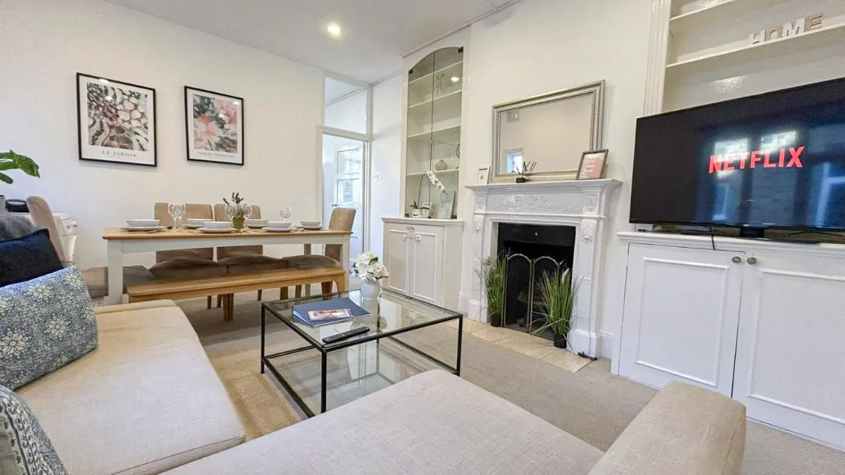 Image 5 of Lovely 3 bedroom maisonette with private roof terrace in Hammersmith