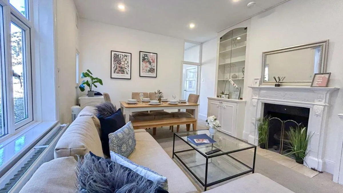 Image 4 of Lovely 3 bedroom maisonette with private roof terrace in Hammersmith