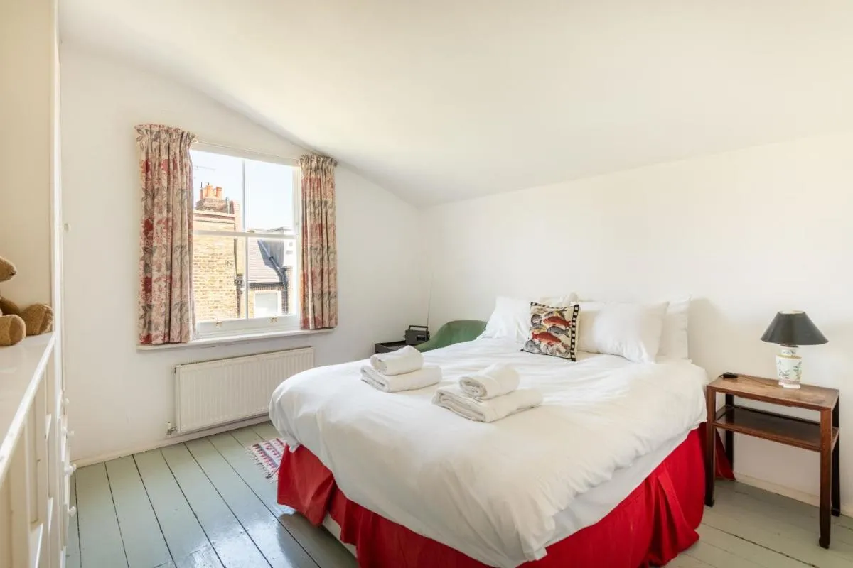 Image 4 of Lovely 4-Bedroom House near Portobello