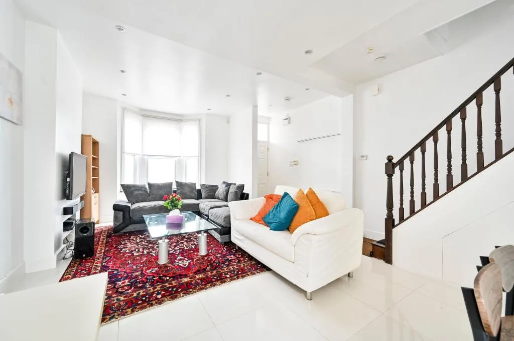 Image 1 of Lovely 4 Bedrooms Entire House In Hammersmith