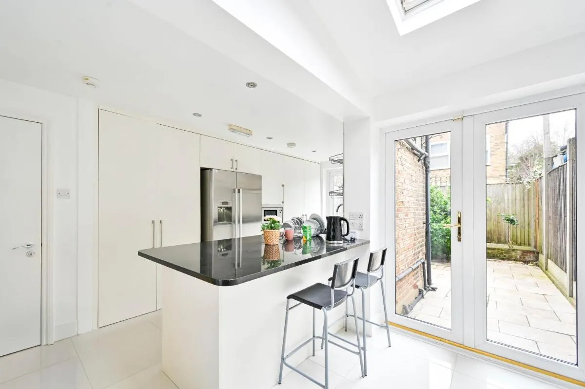 Image 4 of Lovely 4 Bedrooms Entire House In Hammersmith