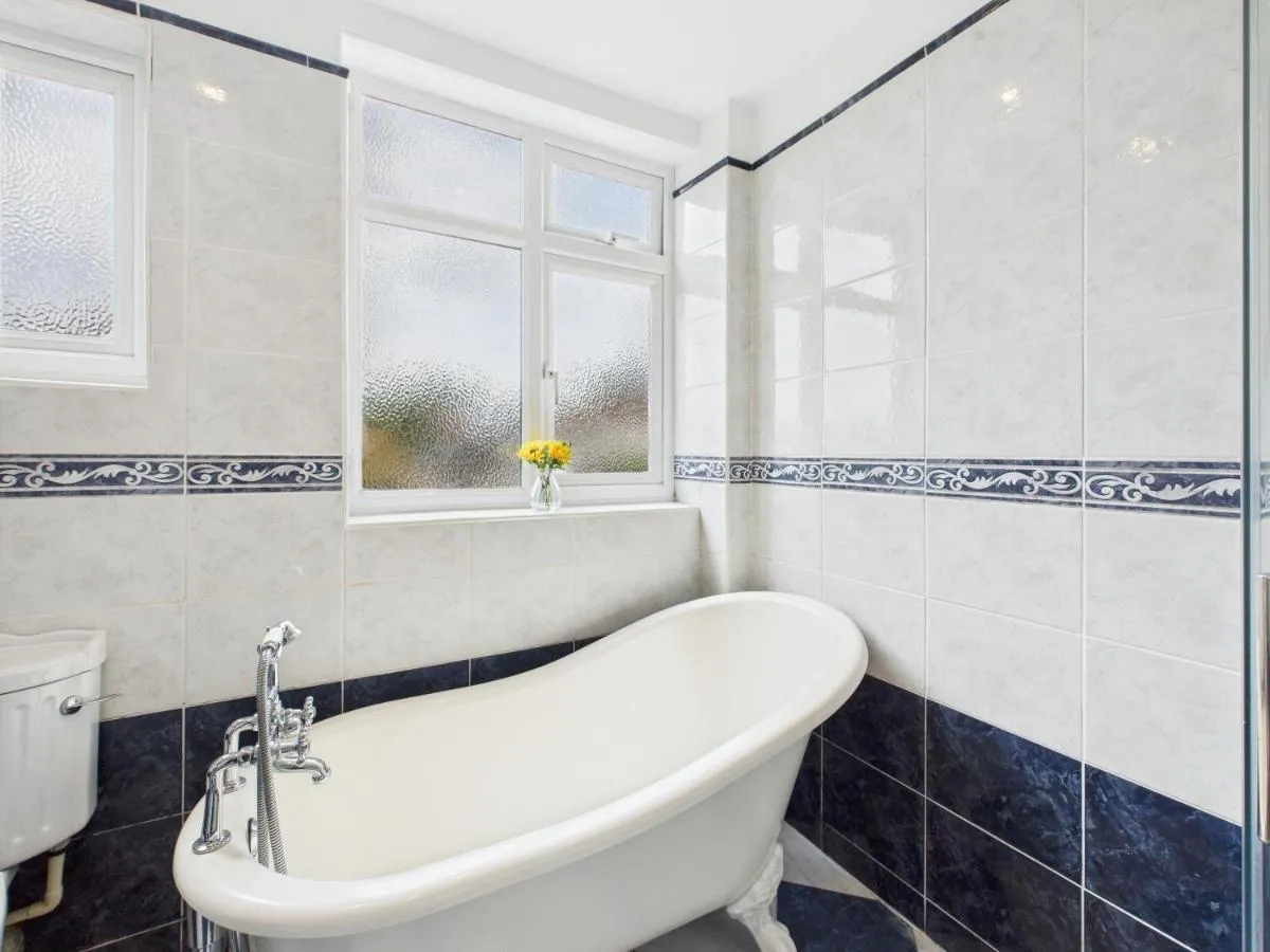 Image 3 of Lovely 4 bed Wimbledon and Parking
