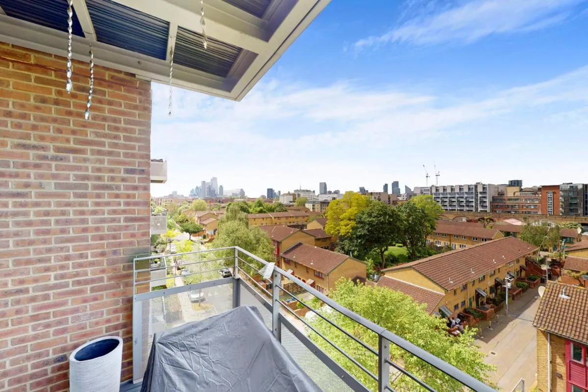 Image 5 of Lovely Apartment with Balcony – 3 min to Station