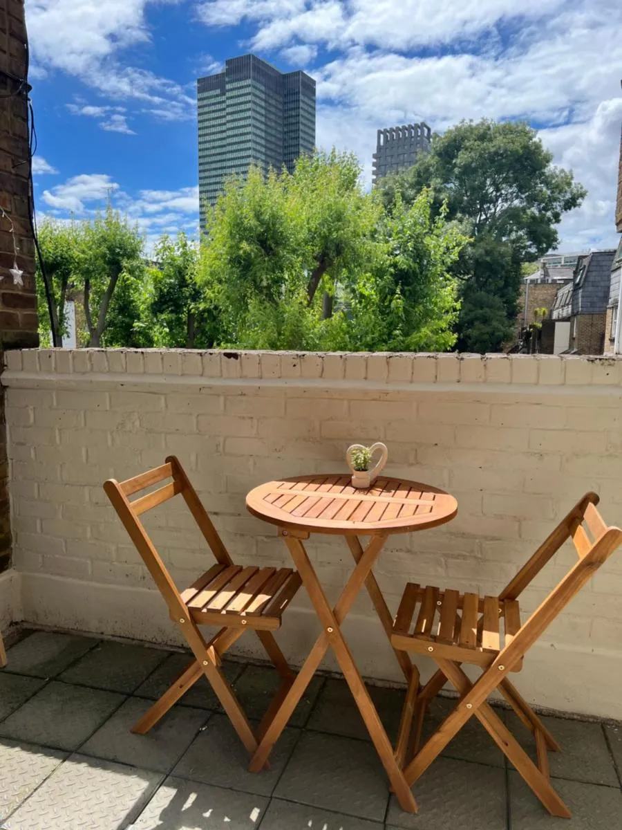 Image 5 of Lovely Entire Flat with Private Balcony in Euston-Central London