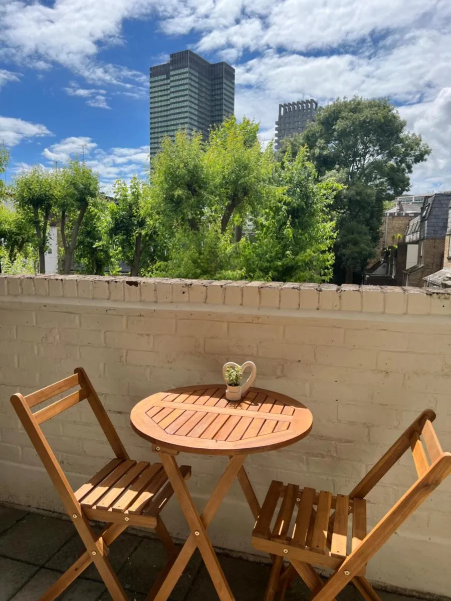 Image 4 of Lovely Entire Flat with Private Balcony in Euston-Central London