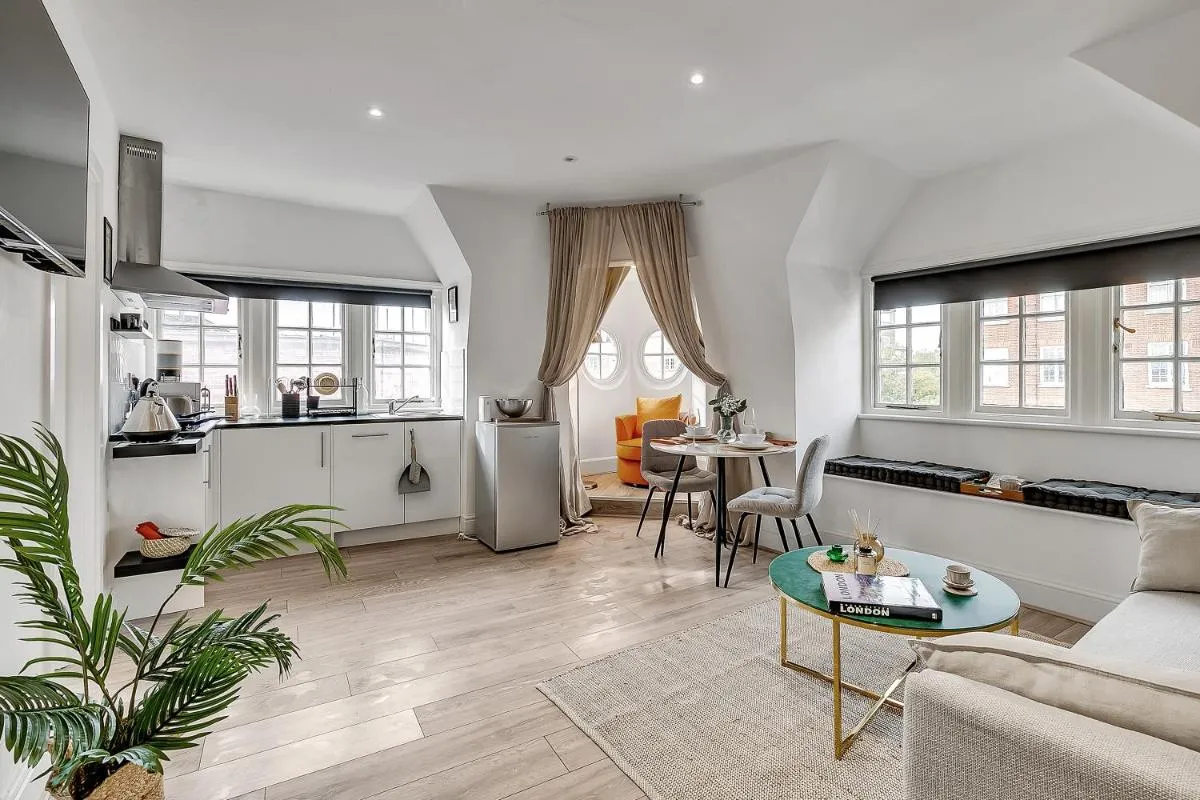 Image 4 of Lovely Kensington Apartments