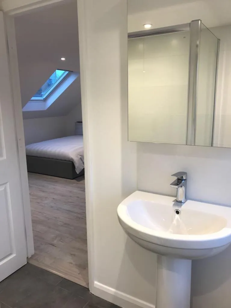 Image 4 of Lovely Self Contained Loft Studio – 33AS4