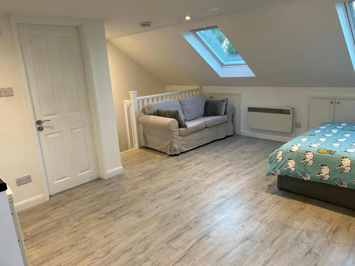 Image 5 of Lovely Self Contained Loft Studio – 33AS4
