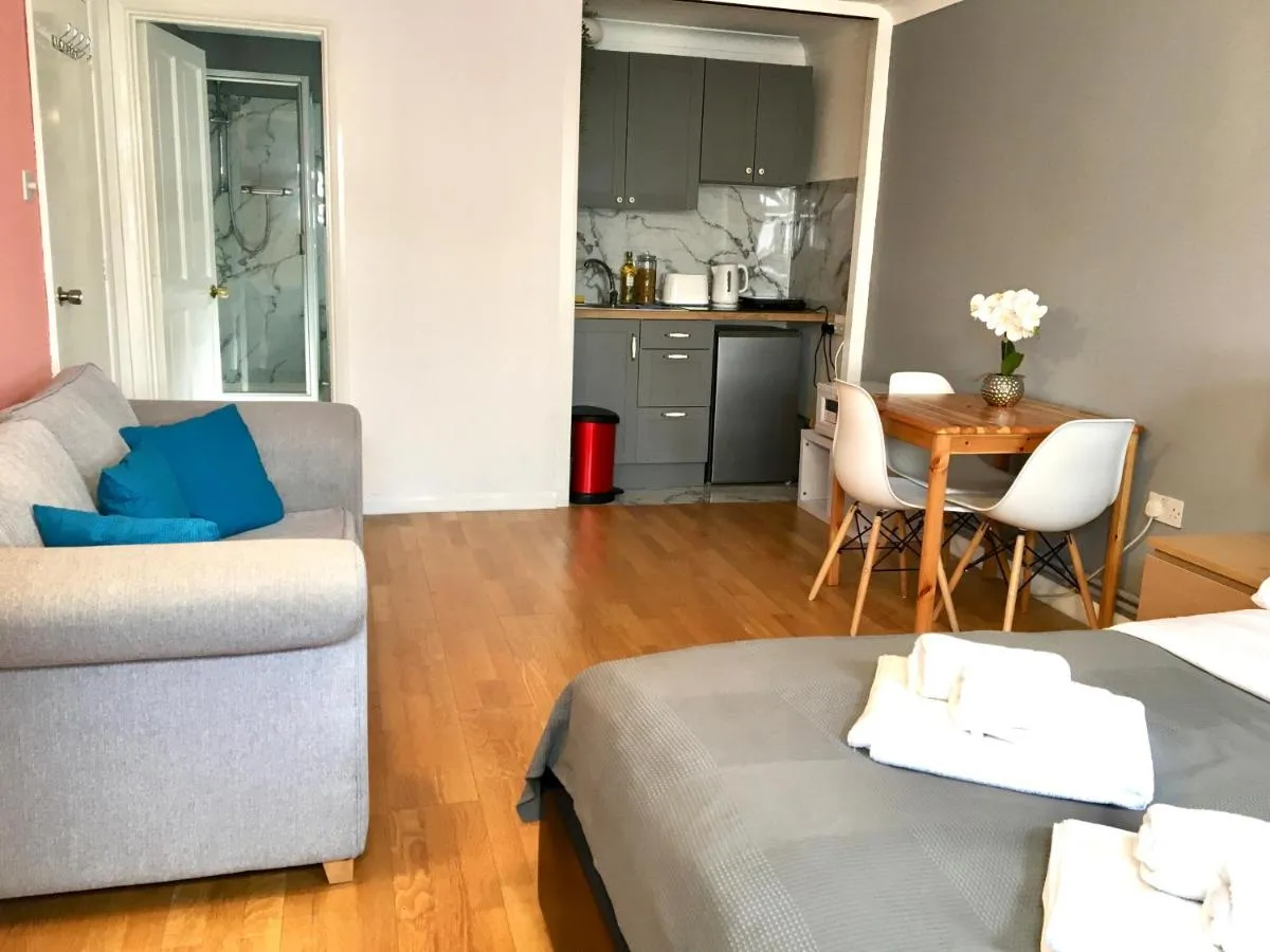 Image 3 of Lovely Studio Room in the heart of Kingston upon Thames