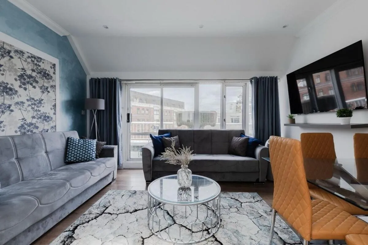 Image 3 of Lovely & Cosy 2BR 2Bath ‘Penthouse’ Steps to Hyde P