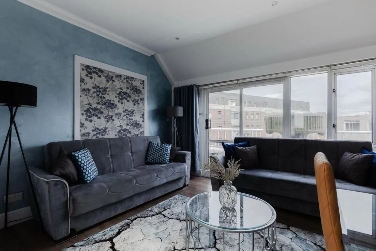 Image 5 of Lovely & Cosy 2BR 2Bath ‘Penthouse’ Steps to Hyde P