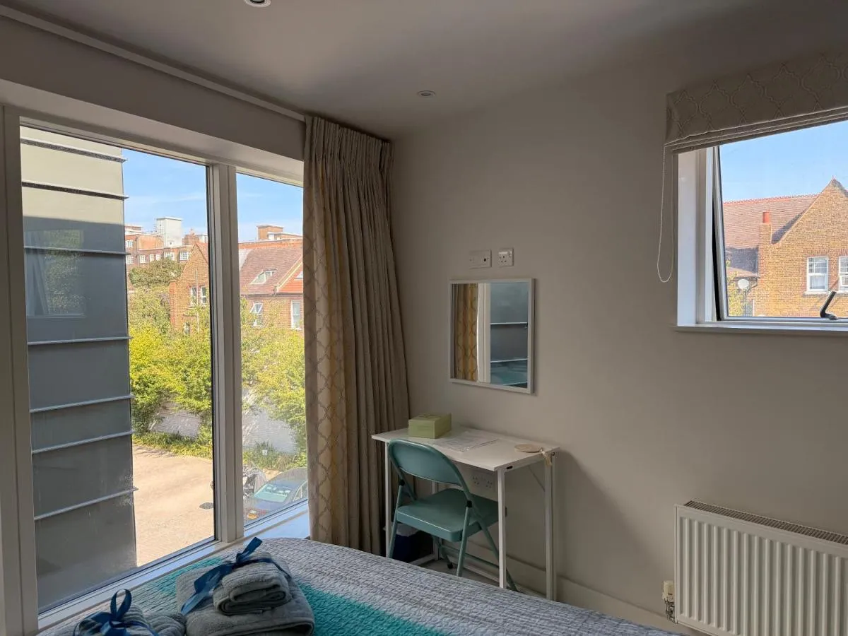 Image 3 of Lovely and modern room in London City