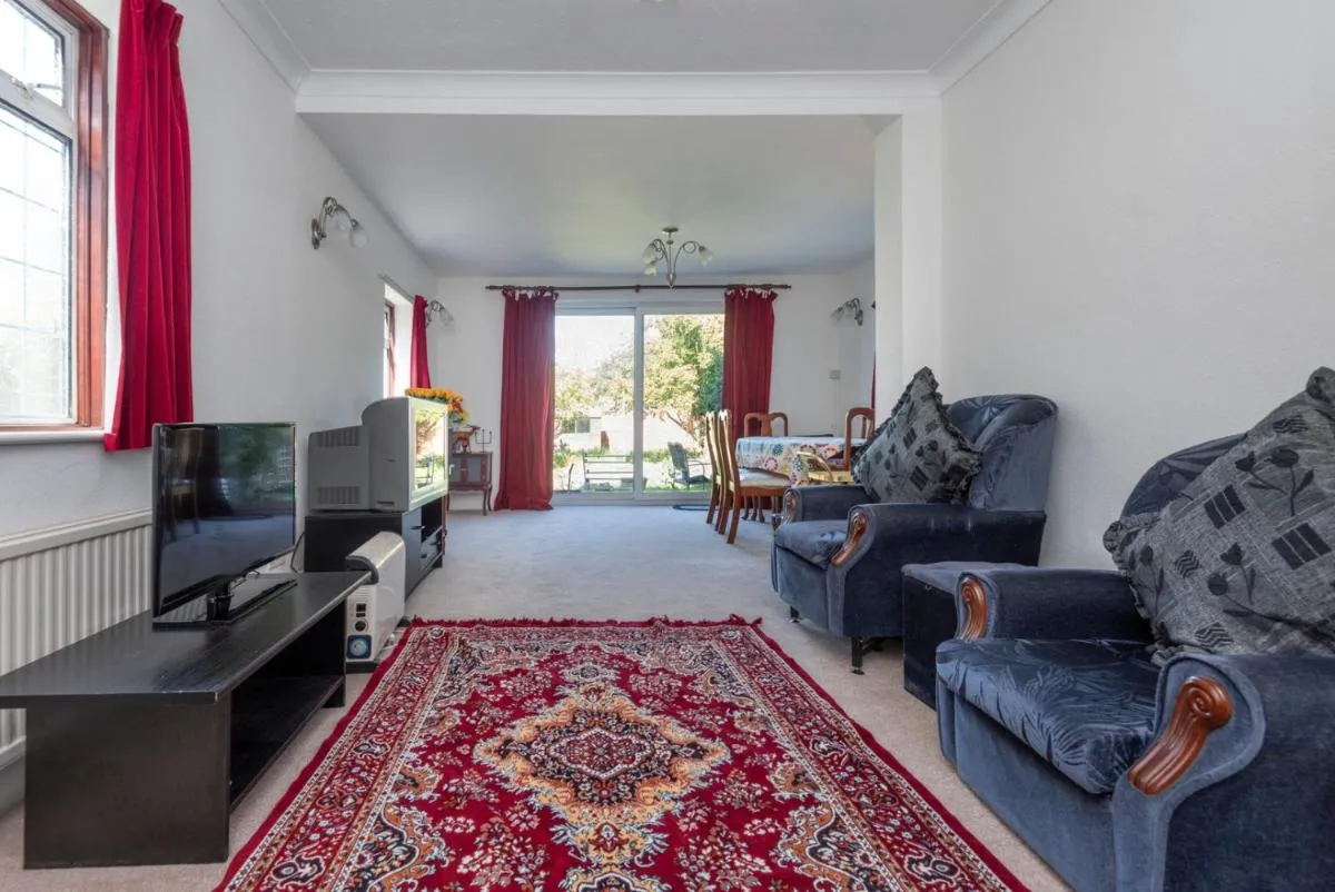Image 5 of Lovely home in Ilford with parking