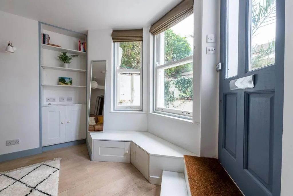 Image 3 of Lovely self-contained basement studio with kitchen
