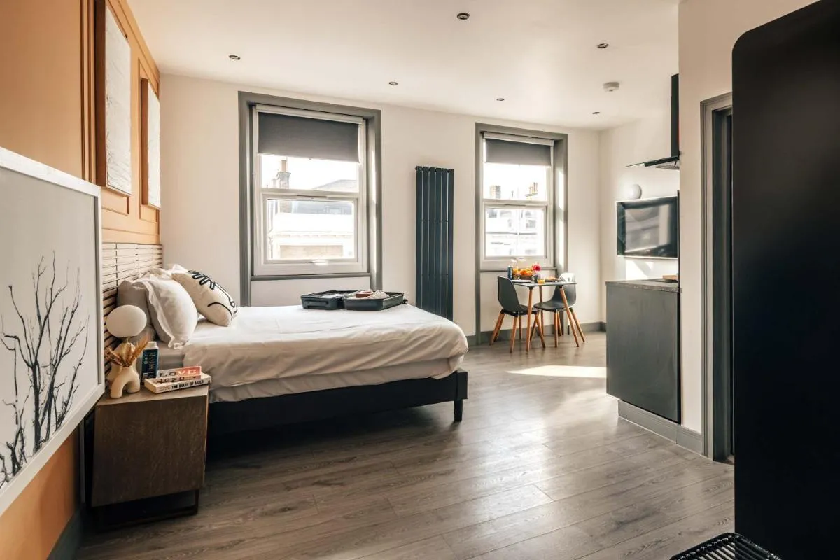 Image 4 of Lovely studio in Earls Court