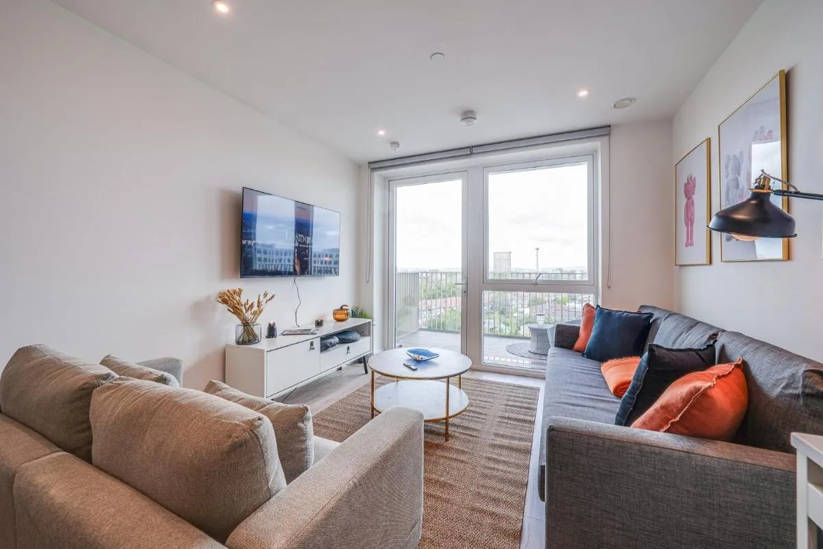 Image 5 of Lux 2 BR 2BA for 6 Wembley Stay by Plotseeker