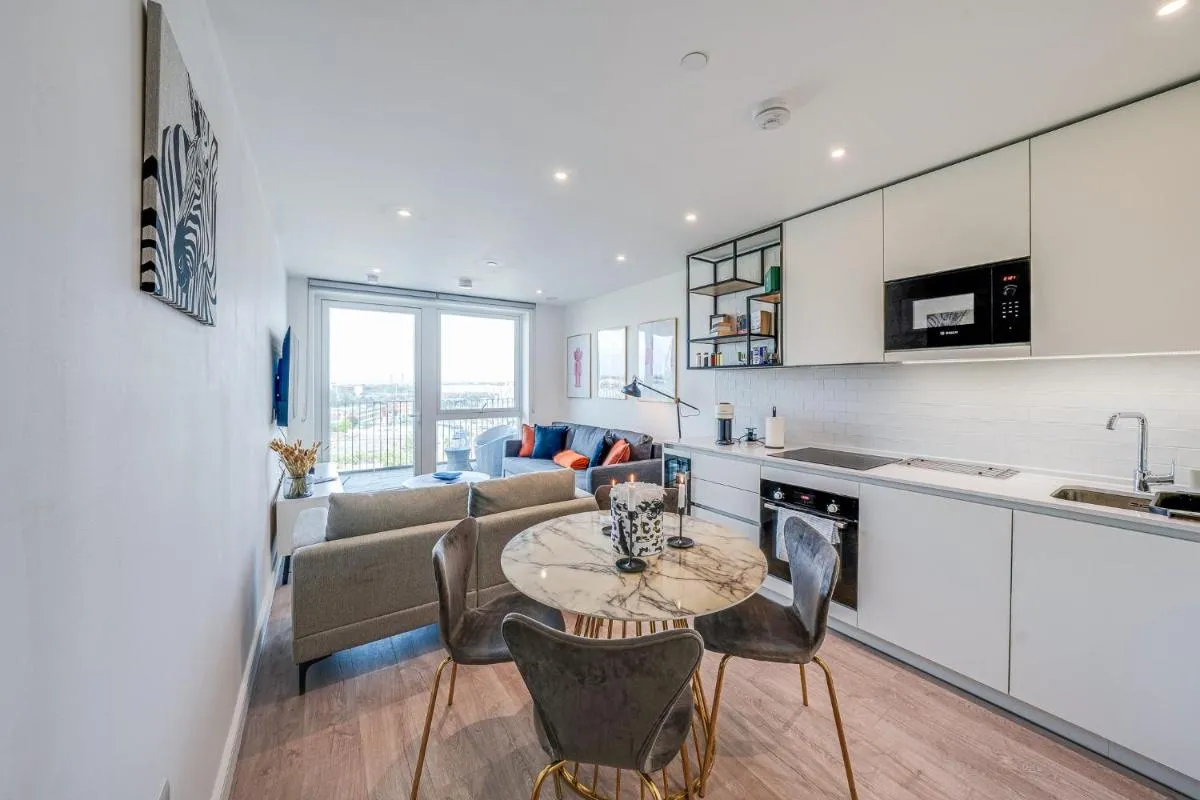 Image 4 of Lux 2 BR 2BA for 6 Wembley Stay by Plotseeker