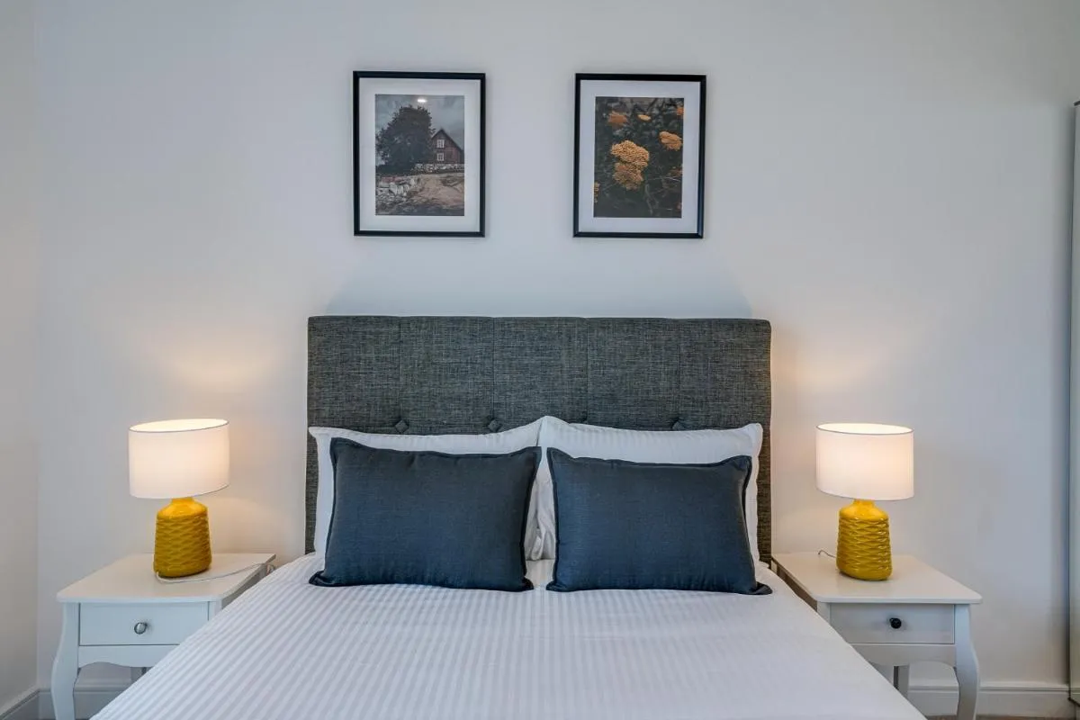 Image 2 of Lux 2 BR 2BA for 6 Wembley Stay by Plotseeker