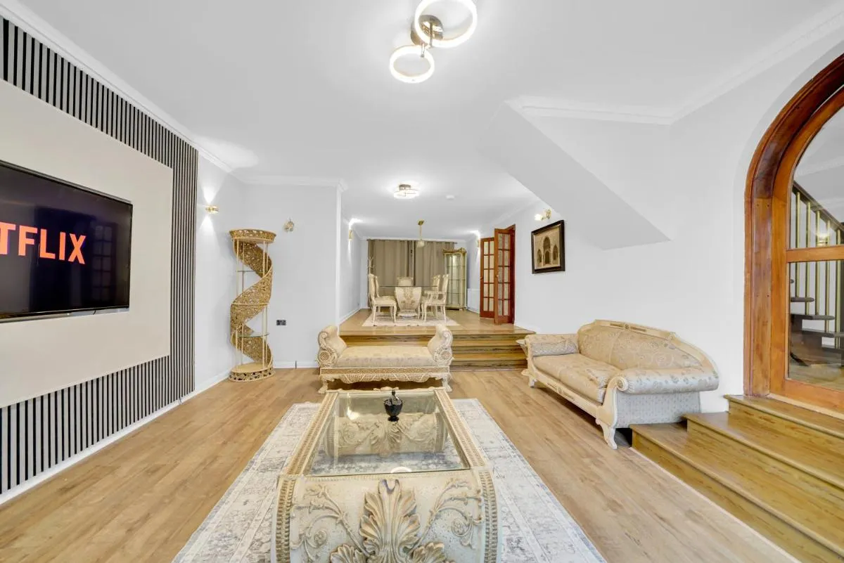 Image 4 of Lux 5 Bed sleeps 11, 10 mins from Wembley Stadium, Jacuzzi and Steam Shower