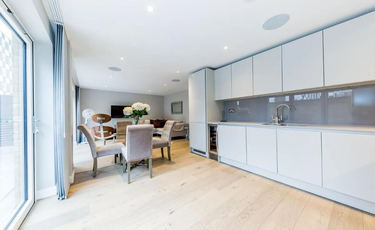 Image 4 of Lux St James Park Apartment Central London FREE WIFI by City Stay Aparts London