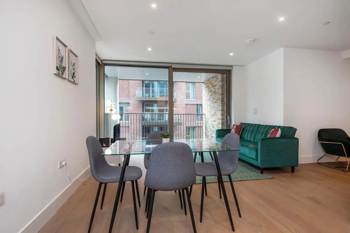 Image 5 of Lux and Large 2 bed Battersea Power Station