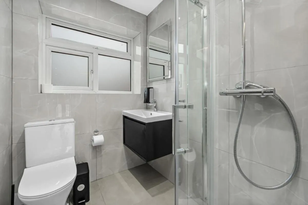 Image 3 of Lux flat- Sleep 5-2 min walk- Perivale Station