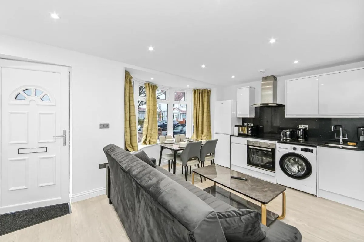 Image 4 of Lux flat- Sleep 5-2 min walk- Perivale Station