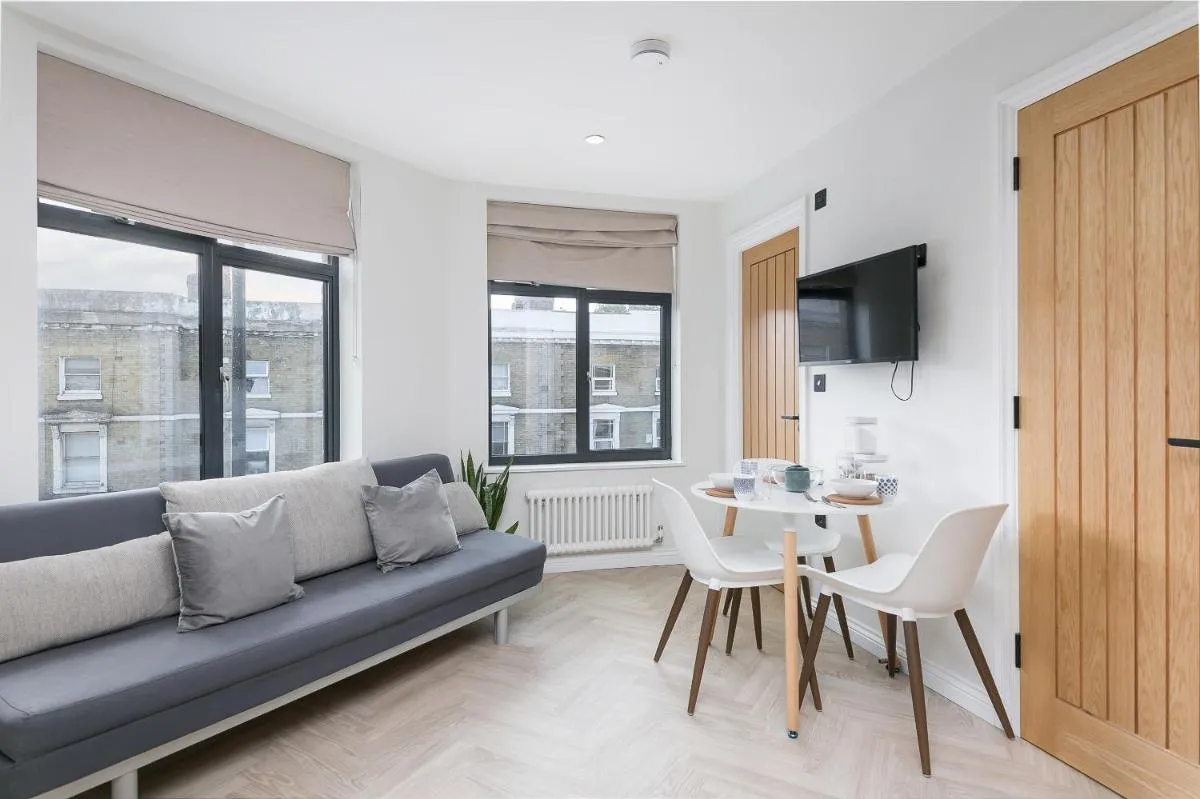 Image 4 of Luxe 2 bed – 20 minutes from Central London