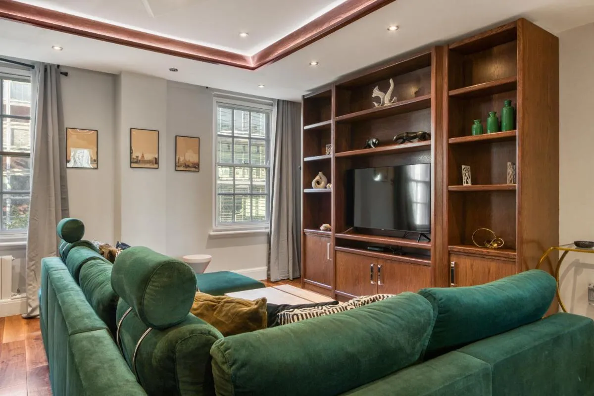 Image 5 of Luxe – Hyde Park – 2Bed 3Bath A/C + Lift