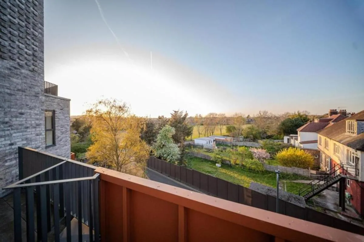 Image 5 of Luxuary 2BR Apt Sleeps 9, Wembley and Park Views