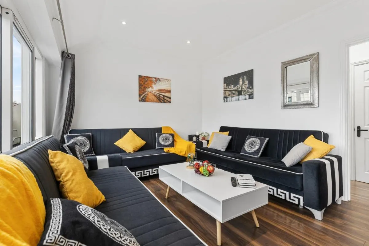 Image 5 of Luxurious 2-Bedroom Penthouse In Marble Arch -65GC