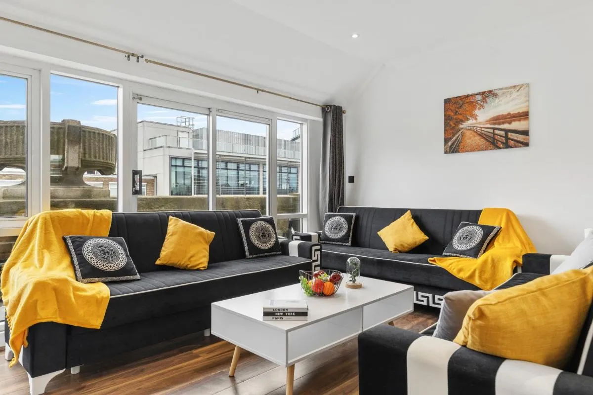 Image 3 of Luxurious 2-Bedroom Penthouse In Marble Arch -65GC