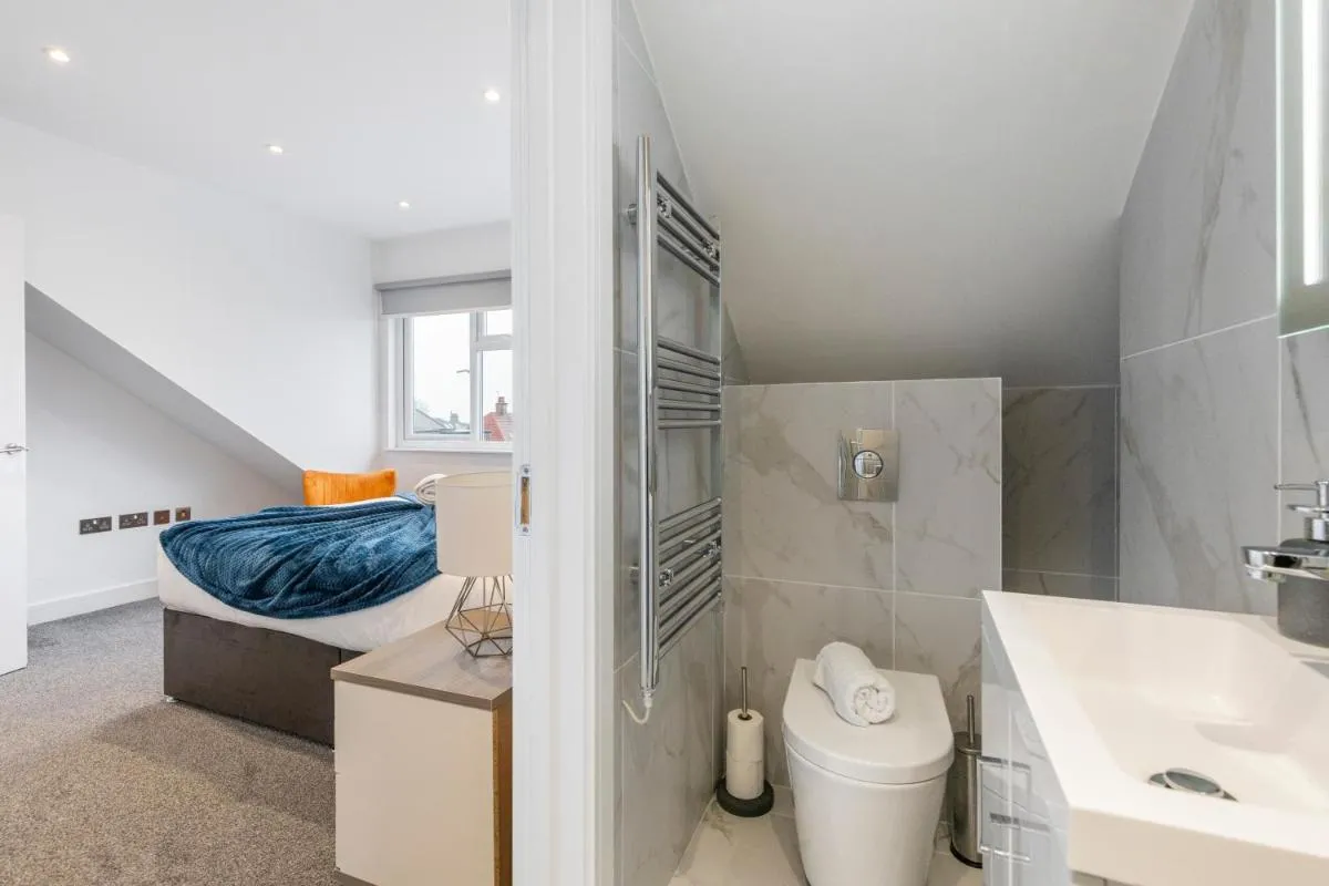 Image 3 of Luxurious 2 BR – Apartment – Sleeps 6