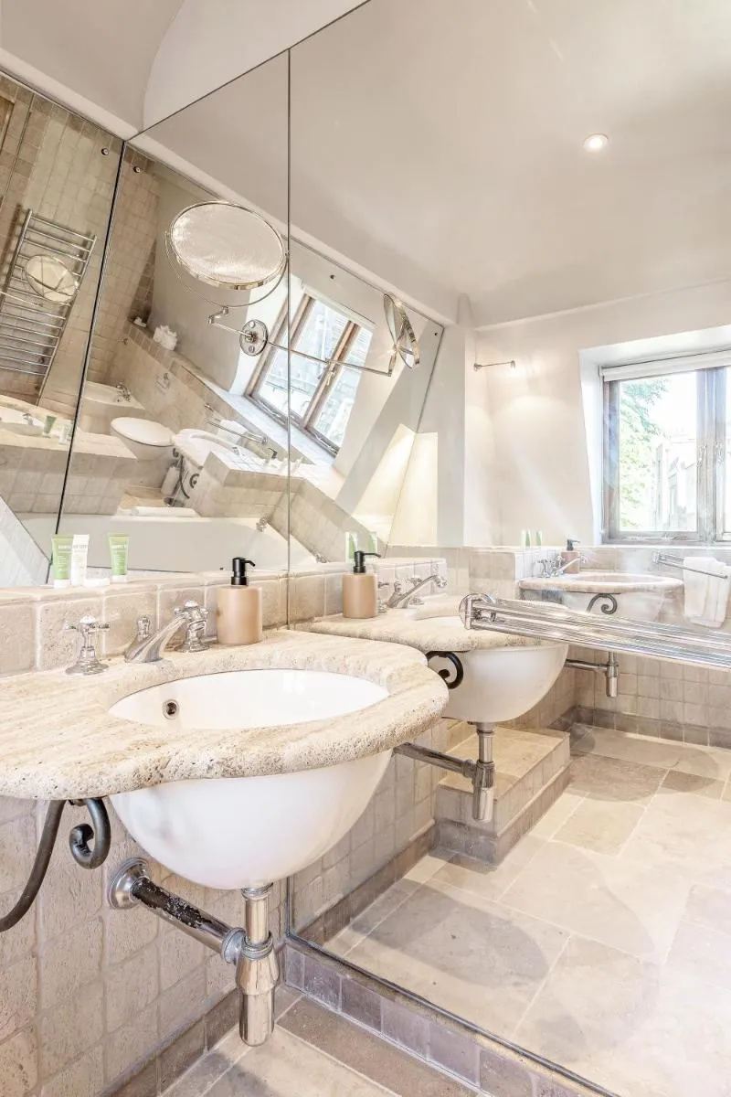 Image 4 of Luxurious 4 bedroom home in Kensington