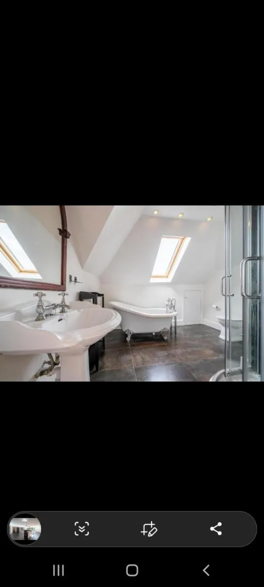 Image 3 of Luxurious 6-bed House in Wimbledon