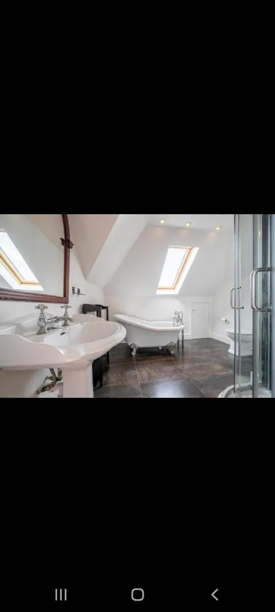 Image 5 of Luxurious 6-bed House in Wimbledon