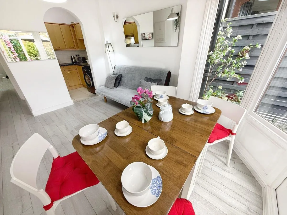 Image 5 of Luxurious Apartment with Patio in Covent Garden