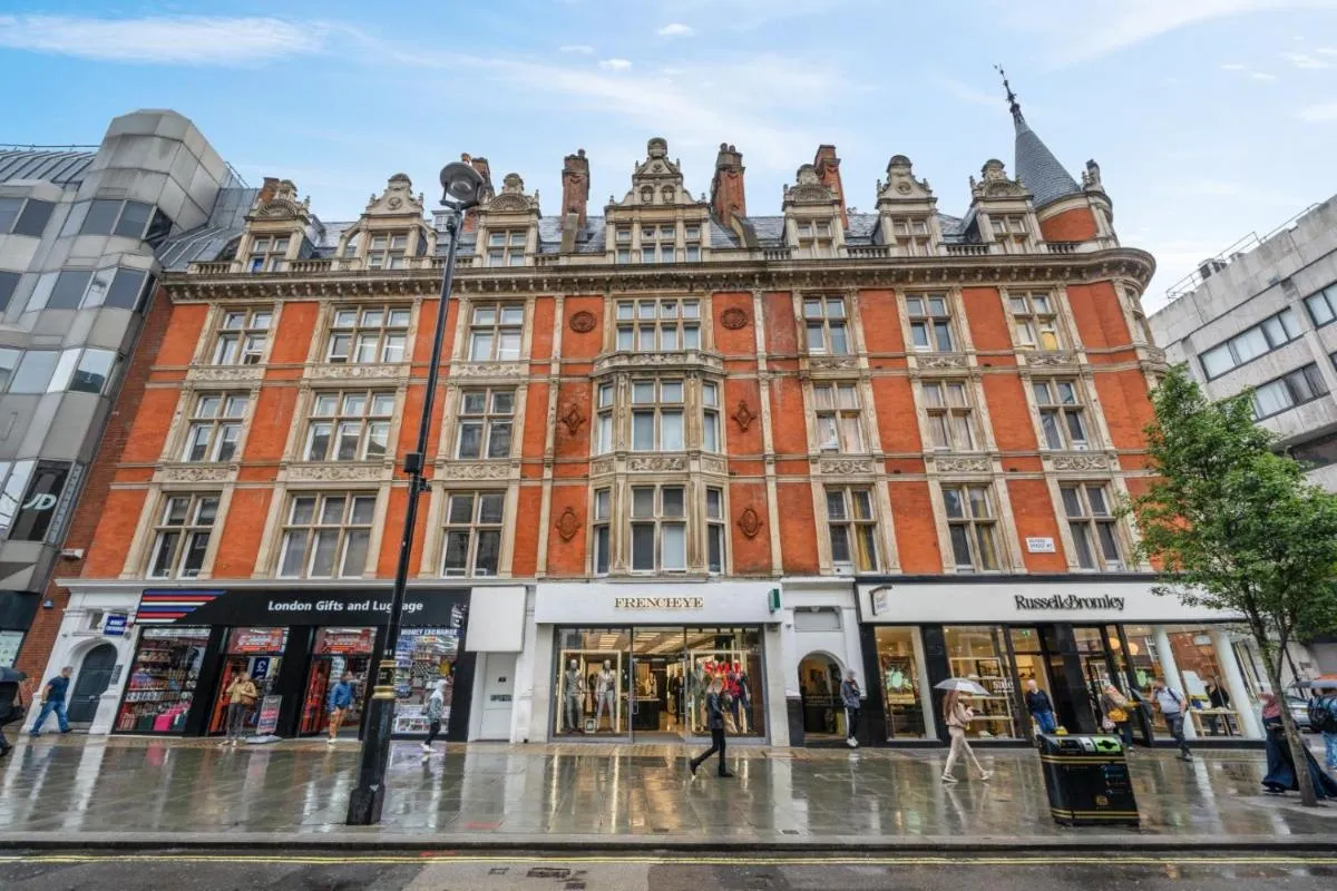 Image 3 of Luxurious Apartments on Oxford Street