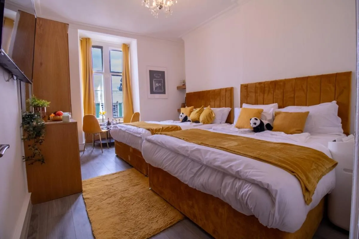 Image 4 of Luxurious Apartments on Oxford Street