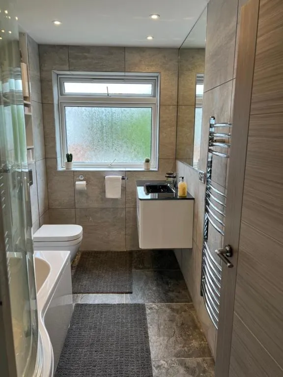 Image 1 of Luxurious Entire 2-Bedroom Apartment in the Heart of Bromley