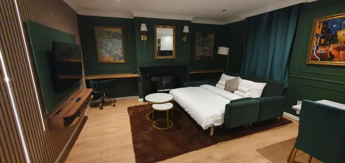 Image 5 of Luxurious Flat 19min from London, 7min to station