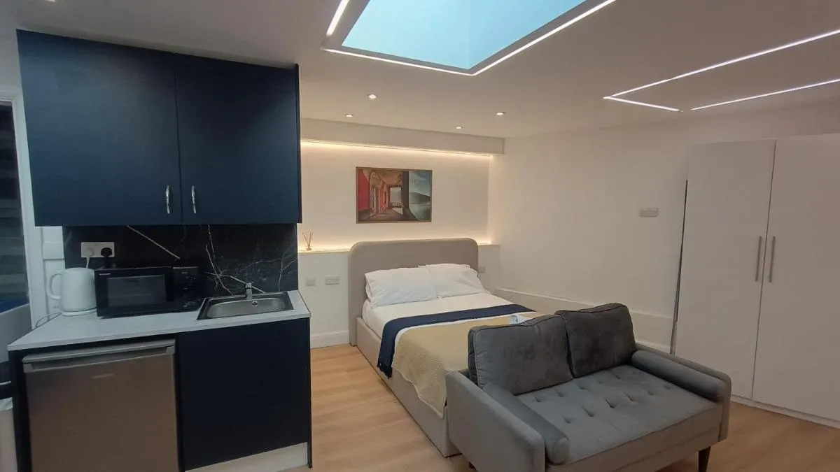 Image 4 of Luxurious London Studios