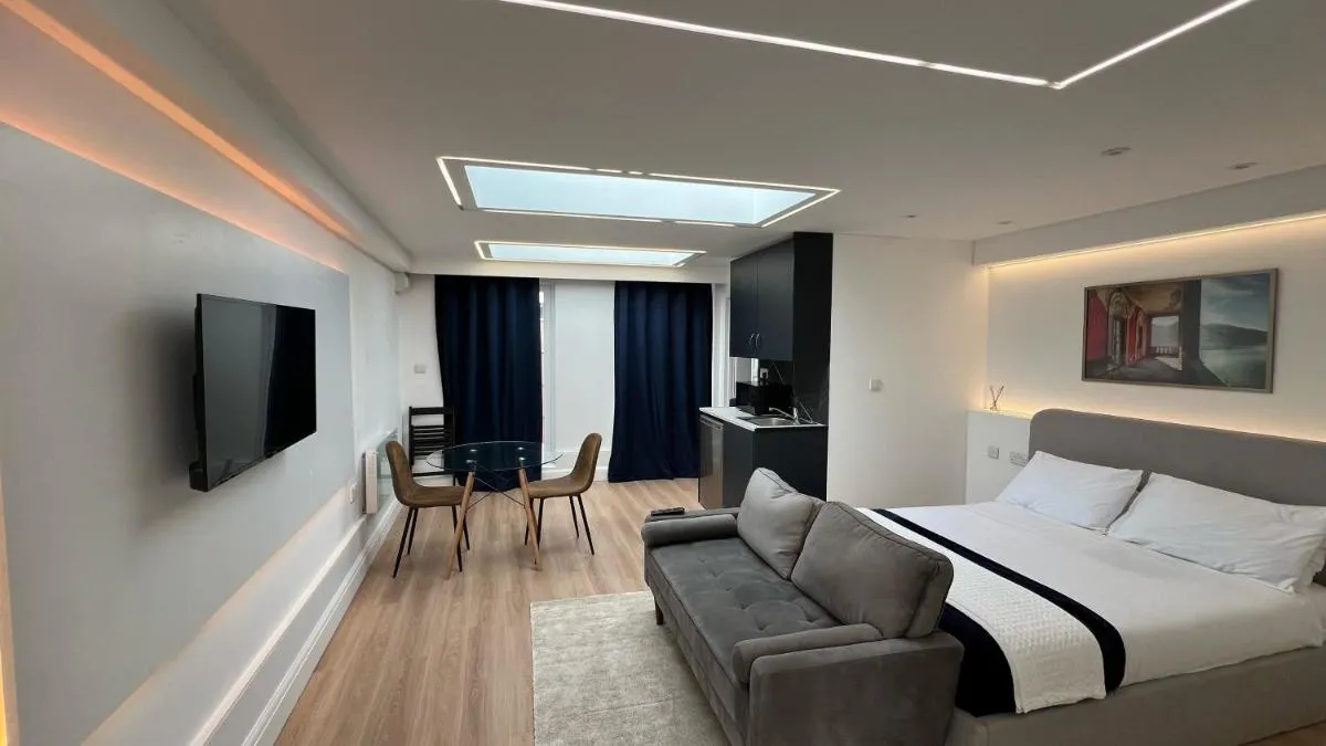 Image 5 of Luxurious London Studios